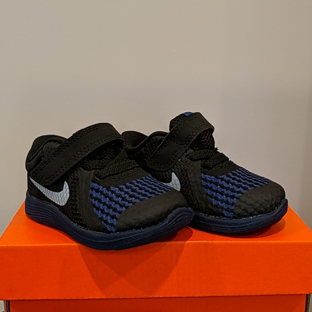 New never worn Nike shoes
